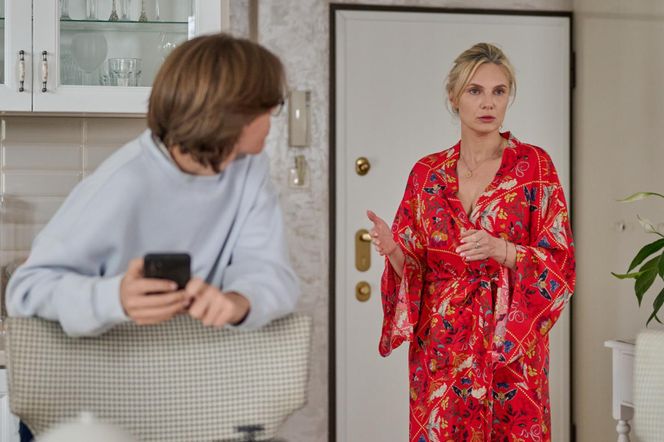 Na Wspólnej, odc 4086. Monika (Sylwia Gliwa), Kajtek (Michał Stoszek)