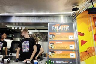 Sprawdziliśmy ceny napojów i przekąsek na Off Festivalu. Ile zapłacimy za butelkę wody?