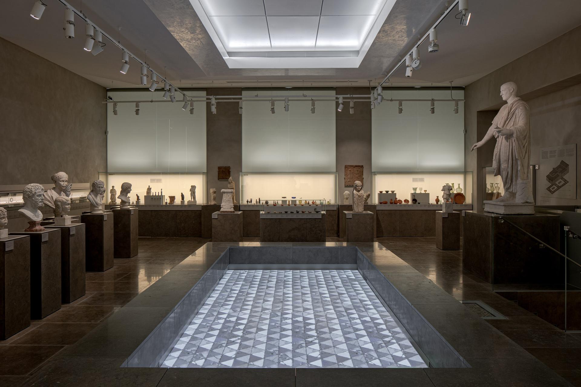 Galeria Sztuki Starożytnej projektu Nizio Design International: fotospacer po zmodernizowanych wnętrzach