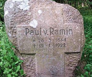 Leśny cmentarz rodu von Ramin