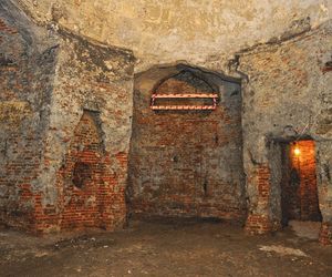 Oto najbardziej tajemnicze miejsce w Warszawie. Elizeum w parku Rydza-Śmigłego