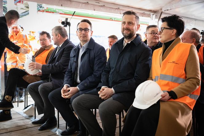 Wielkie chińskie maszyny TBM drążą najdłuższy tunel kolejowy w Polsce