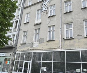 „To co robi miasto, to skandal”. Warszawa sprzedaje zabytkową kamienicę w centrum za grube miliony
