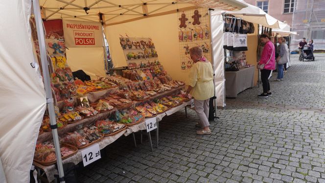 Dni Olsztyna 2025. Dziesiątki wystawców i setki olsztynian na Jarmarku Jakubowym