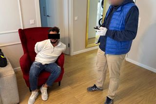 Niemieccy policjanci rozbili gang oszustów z Warszawy. Straty seniorów sięgają fortuny