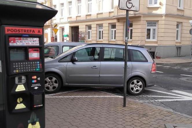 Obecnie abonament dla mieszkańca spoza strefy wynosi 200 zł