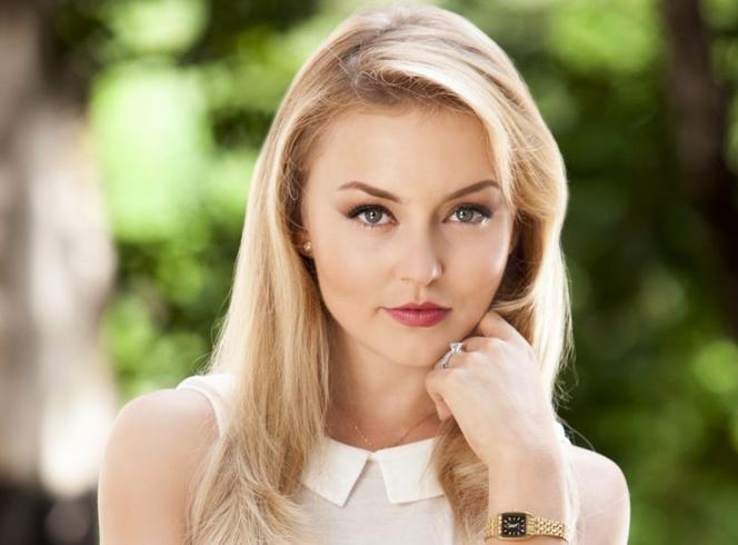 Za głosem serca (Lo Que La Vida Me Robo). Montserrat (Angelique Boyer)