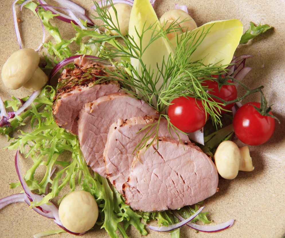 Soczysty schab parzony -  prosty przepis na domową wędlinę