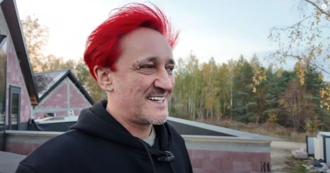 Michał Wiśniewski na budowie swojego domu