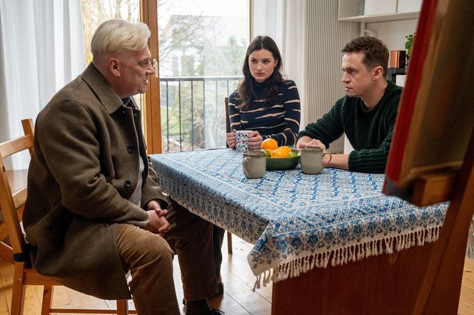 Barwy szczęścia, odcinek 3193. Władysław Grad (Zbigniew Stryj), Weronika (Maria Świłpa), Błażej (Piotr Ligienza)