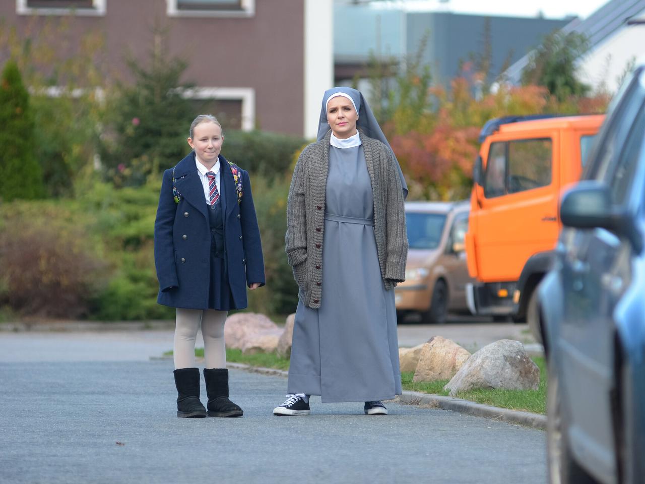 Pierwsza miłość, odcinek 3186: Dominika porwie Julkę w stroju zakonnicy! Okrutny Edward i tak ich namierzy - ZWIASTUN