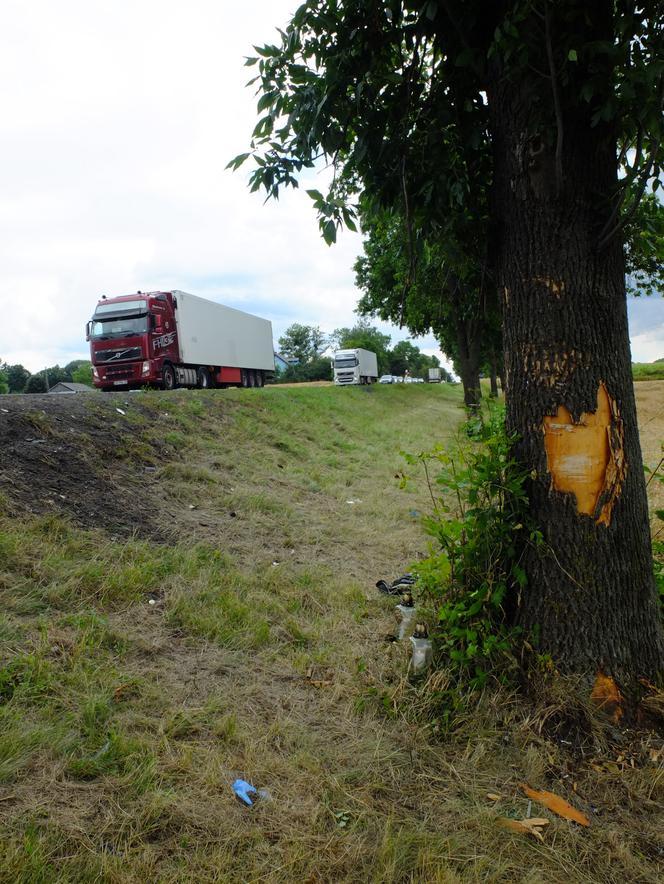 Wyprzedzał na trzeciego, przez niego dwie osoby nie żyją. Choć uciekł z miejsca tragedii, jest już w areszcie