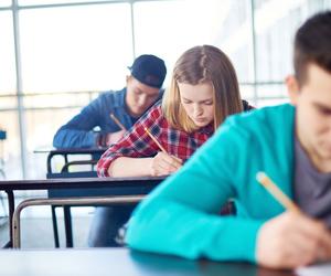 Matura 2023 będzie trudniejsza od poprzednich! Nauczyciele dostaną większe pieniądze za sprawdzanie arkuszy