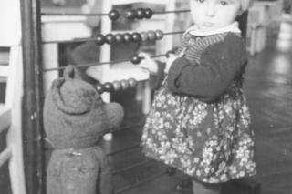 Zabawki PRL. Tym bawiły się dzieci w Polsce Ludowej