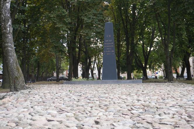 Plac Mordechaja Tenenbauma. To część Skweru przy Żabiej w Białymstoku