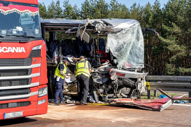 Wypadek autokaru na autostradzie A12