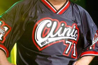 Arkadiusz Jakubik nadal zaskakuje. Jak gwiazdor zmieniał się przez lata?