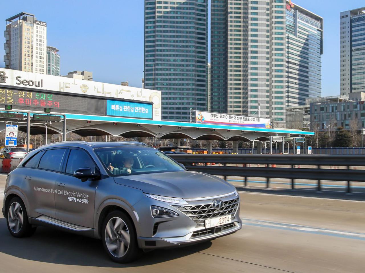 Hyundai NEXO - autonomiczny samochód zasilany wodorem