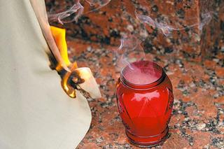 Jak nie spłonąć na cmentarzu?