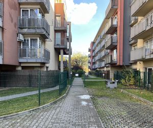 Teligi 26 w Krakowie. Blok z ukrytym balkonem