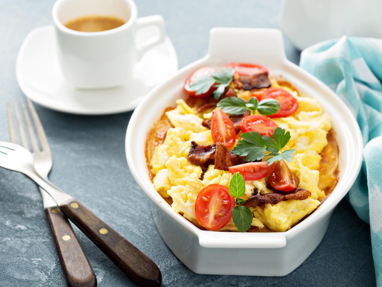 Ziemniaki zapiekane z pomidorami -  pyszny sposób na wykorzystanie ziemniaków z obiadu