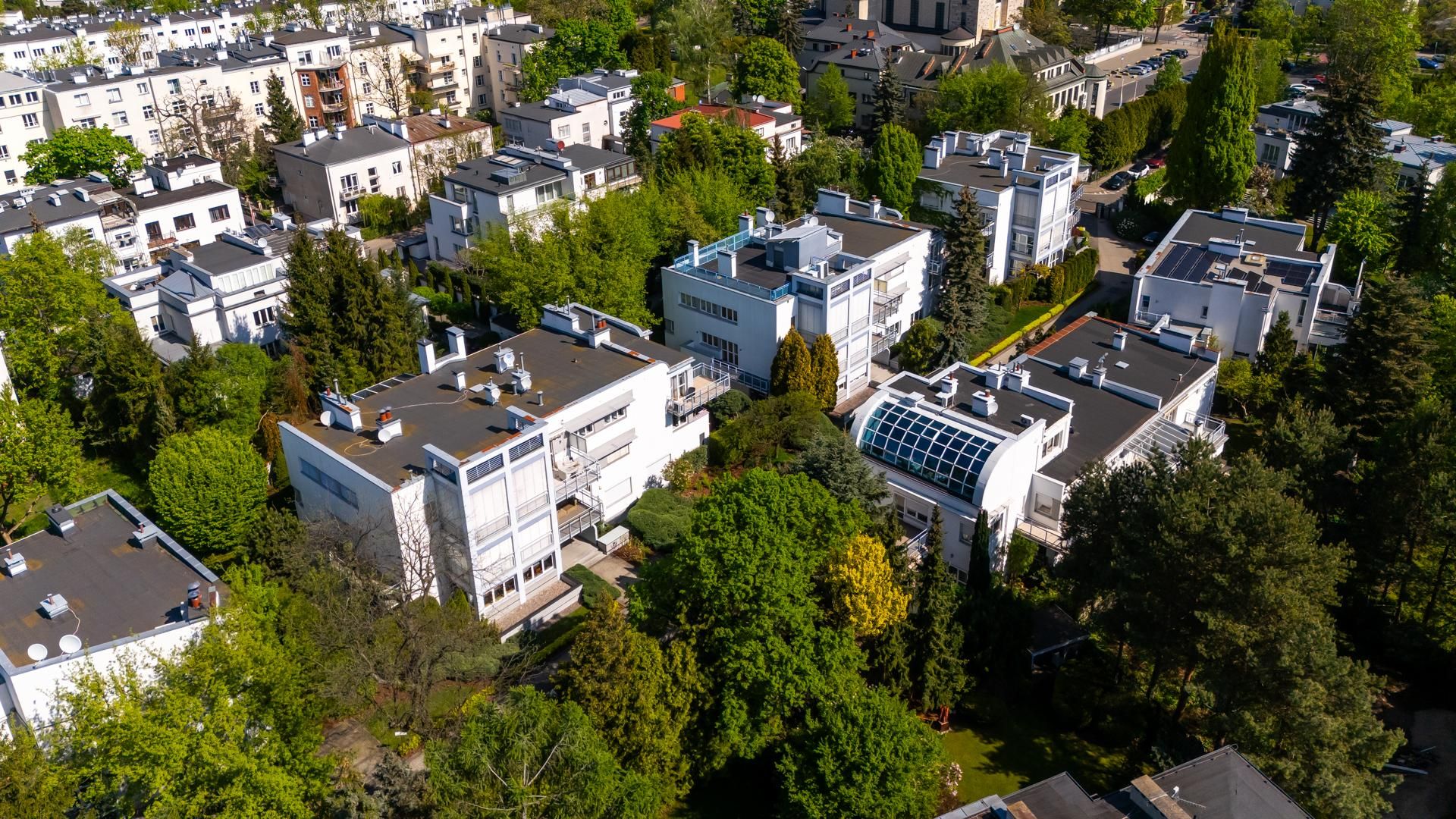 Osiedle przy Hozjusza w Warszawie z lat 90. Projekt: JEMS