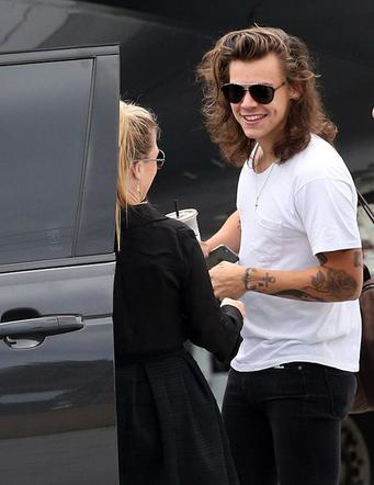 Harry Styles na lotnisku z blondynką