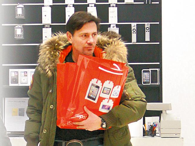Krzysztof Ibisz rozdaje i wydaje miliony
