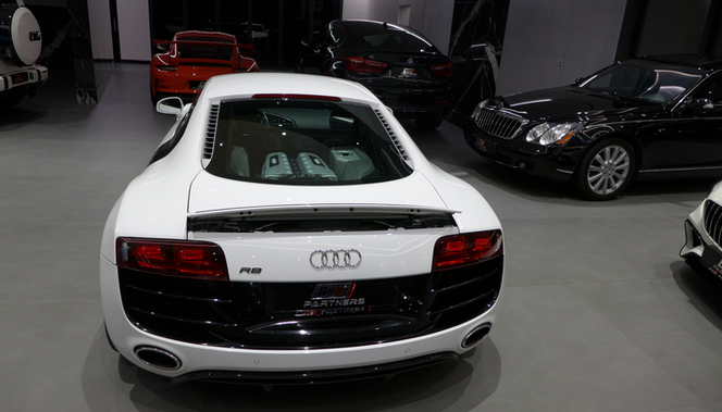 Fit Lovers kupili sobie nowy samochód z silnikiem V10. To sportowe coupe kosztuje krocie!