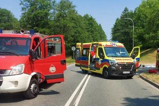 Wypadek w Golasowicach. Zderzenie motocyklisty z busem. Kierujący jednośladem zginął na miejscu