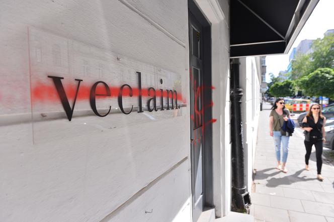 Zdewastowany butik Veclaim