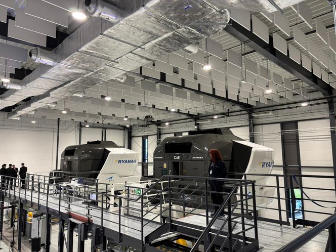 Ryanair otworzył w Krakowie ultranowoczesne centrum! To tu piloci uczą się latać Gamechangerami