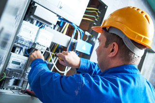 Modernizacja instalacji elektrycznej - wymiana czy remont? Obowiązujące przepisy, ważne elementy instalacji elektrycznej