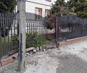  Zniszczył ogrodzenie, uciekł z miejsca zdarzenia! Społeczność SP nr 1 w Starachowicach szuka sprawcy