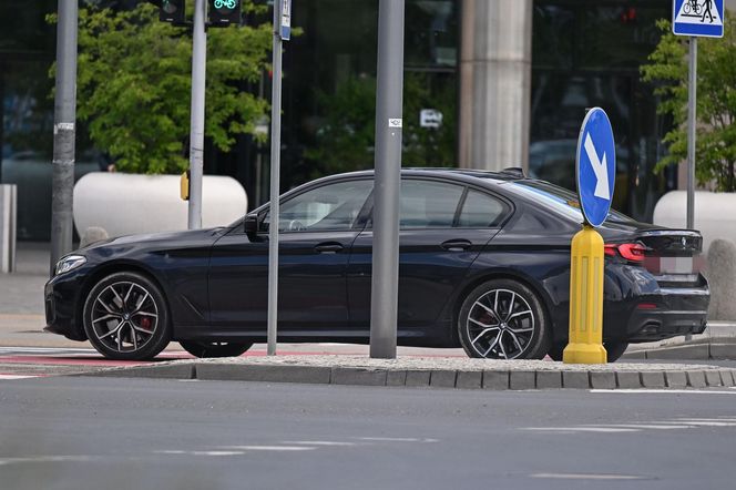 Monika Olejnik jedzie na czerwonym świetle, bo spieszy się do pracy