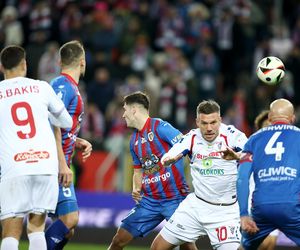 Górnik Zabrze wyszarpał zwycięstwo w meczu z Piastem. Brzydkie zachowanie Podolskiego