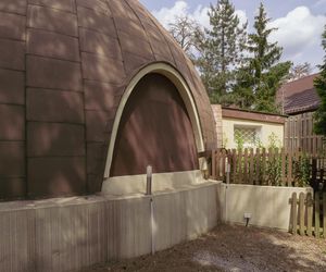 Dom Igloo w Aninie czyli część hotelu Noclegi Ufo