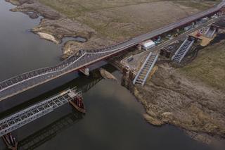 Budowa mostu tymczasowego w Ścinawie
