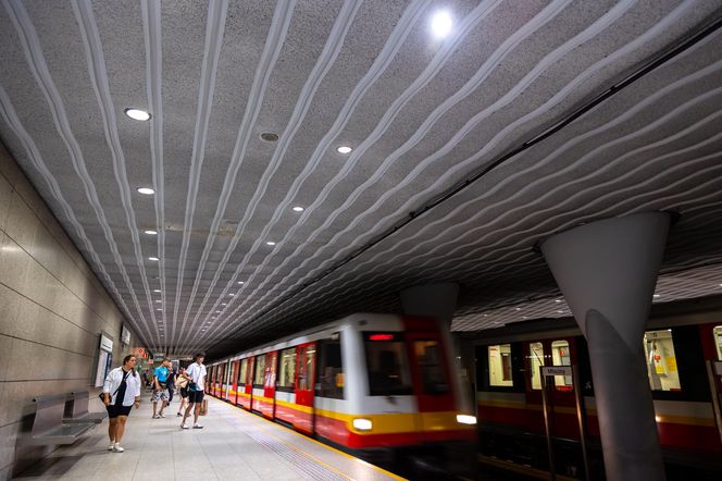 Alarm w warszawskim metrze! Zamknięto trzy stacje