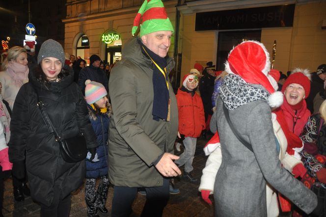 Orszak Świętego Mikołaja i choinka w Rynku w Kielcach