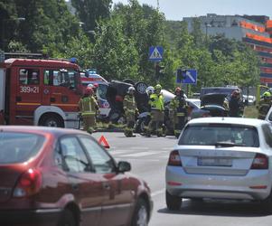 Wypadek na Sokratesa. Saab huknął w taksówkę, auto dachowało