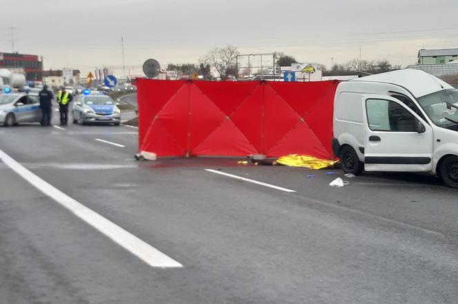 Tragiczny wypadek na S7: TIR zmiótł osobówkę z drogi