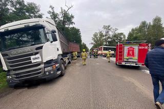 Siedliska. Ciężarówka wjechała w autobus szkolny. 5 dzieci w szpitalu