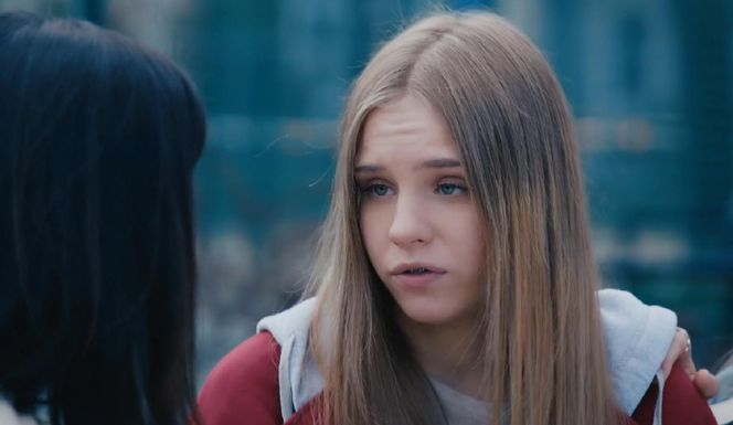 M jak miłość odc 1885. Sara (Nadia Smyczek), Kinga (Katarzyna Cichopek)