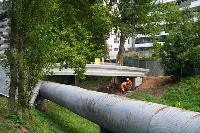 Tak powstaje kładka nad rzeką Białą w Białymstoku