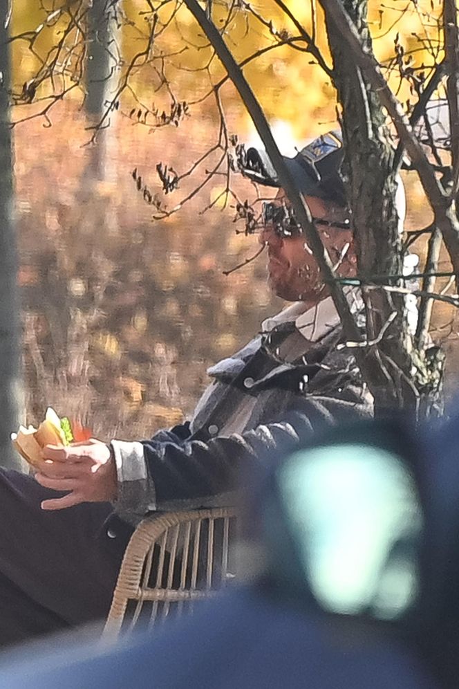 Agnieszka Kaczorowska siedzi i pachnie, a Rogacewicz wynosi śmieci i je kanapke poza autem... Fajna para?