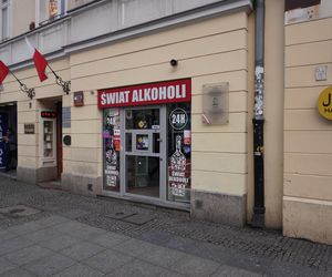 Sklepy monopolowe 24h w Śródmieściu Warszawy przechodzą do historii