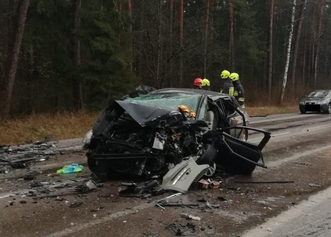 Czołowe zderzenie na Podlasiu. 5 osób rannych [ZDJĘCIA]