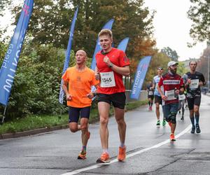 22. Poznań Maraton za nami. Tysiące biegaczy na ulicach Poznania 