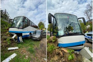 O krok od tragedii. Autobus stoczył się ze stromej ulicy